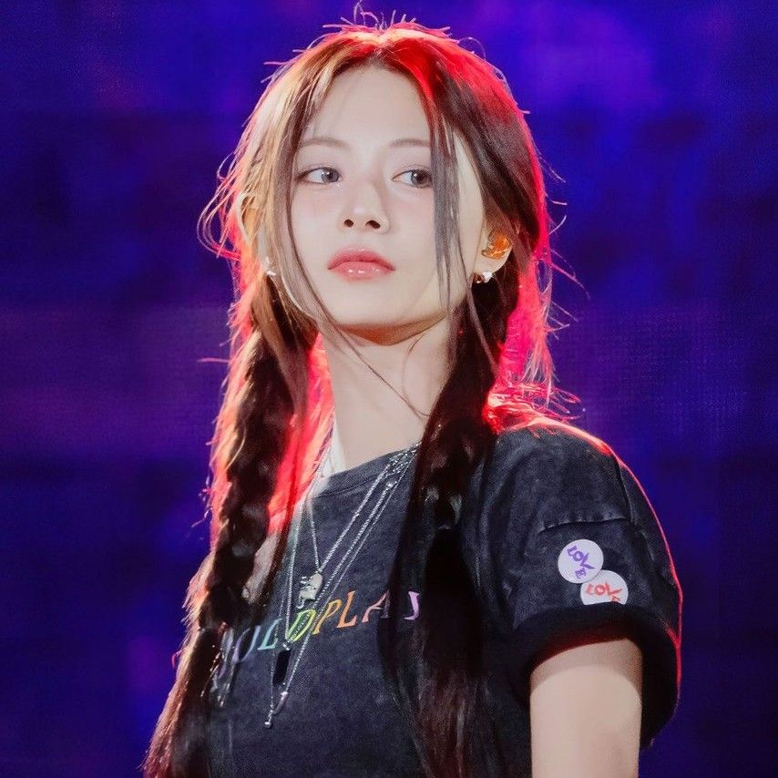 Foto terbaru Tzuyu (TWICE)