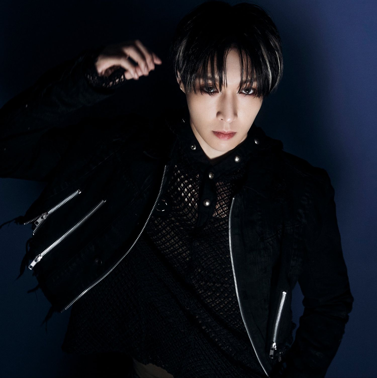 Behind-the-scenes cut of EXO