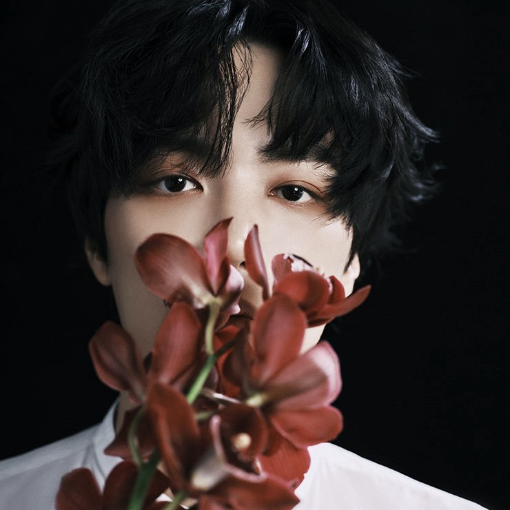 A moment captured by Kim Jonghyeon's fan