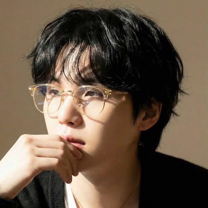 Latest photo of SUGA (BTS)