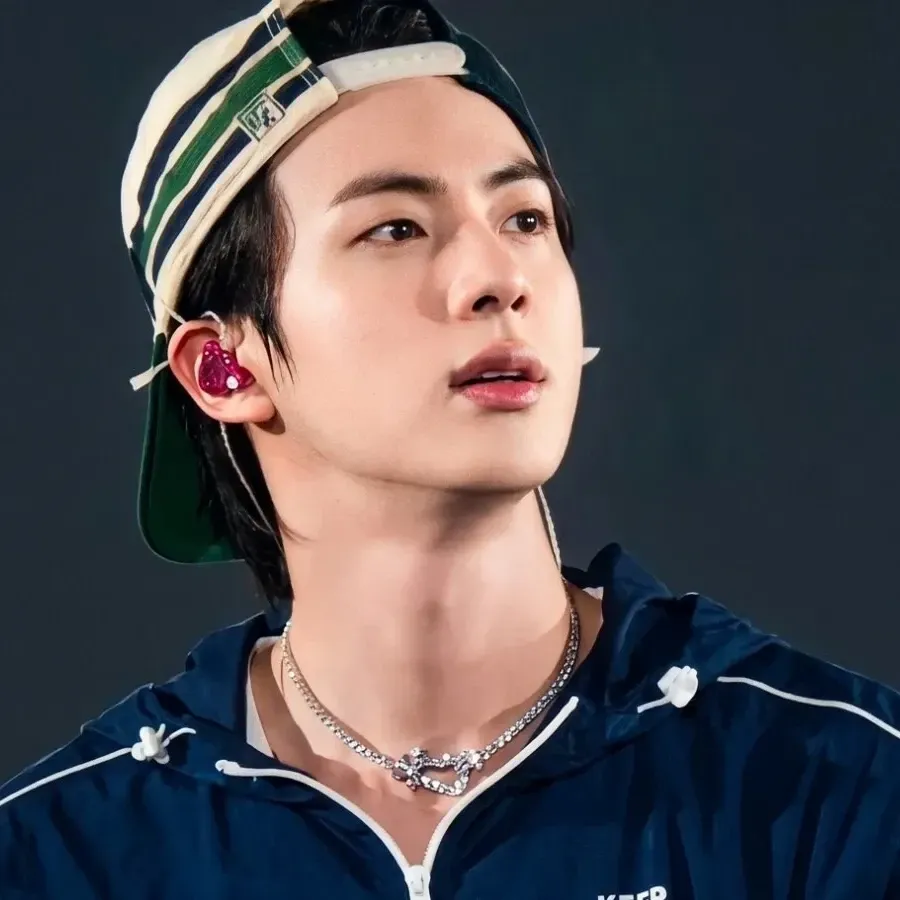 Behind-the-scenes cut of Jin (BTS)