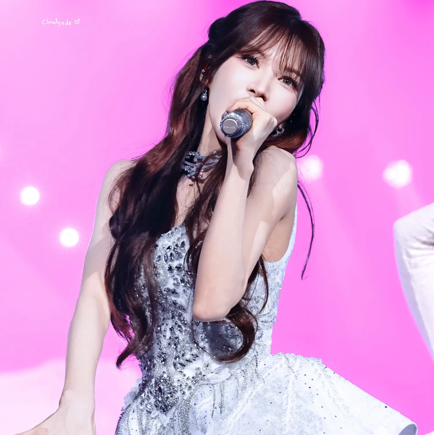 Behind-the-scenes cut of Wendy (Red Velvet)