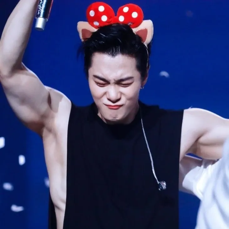 아스트로의 최신 사진