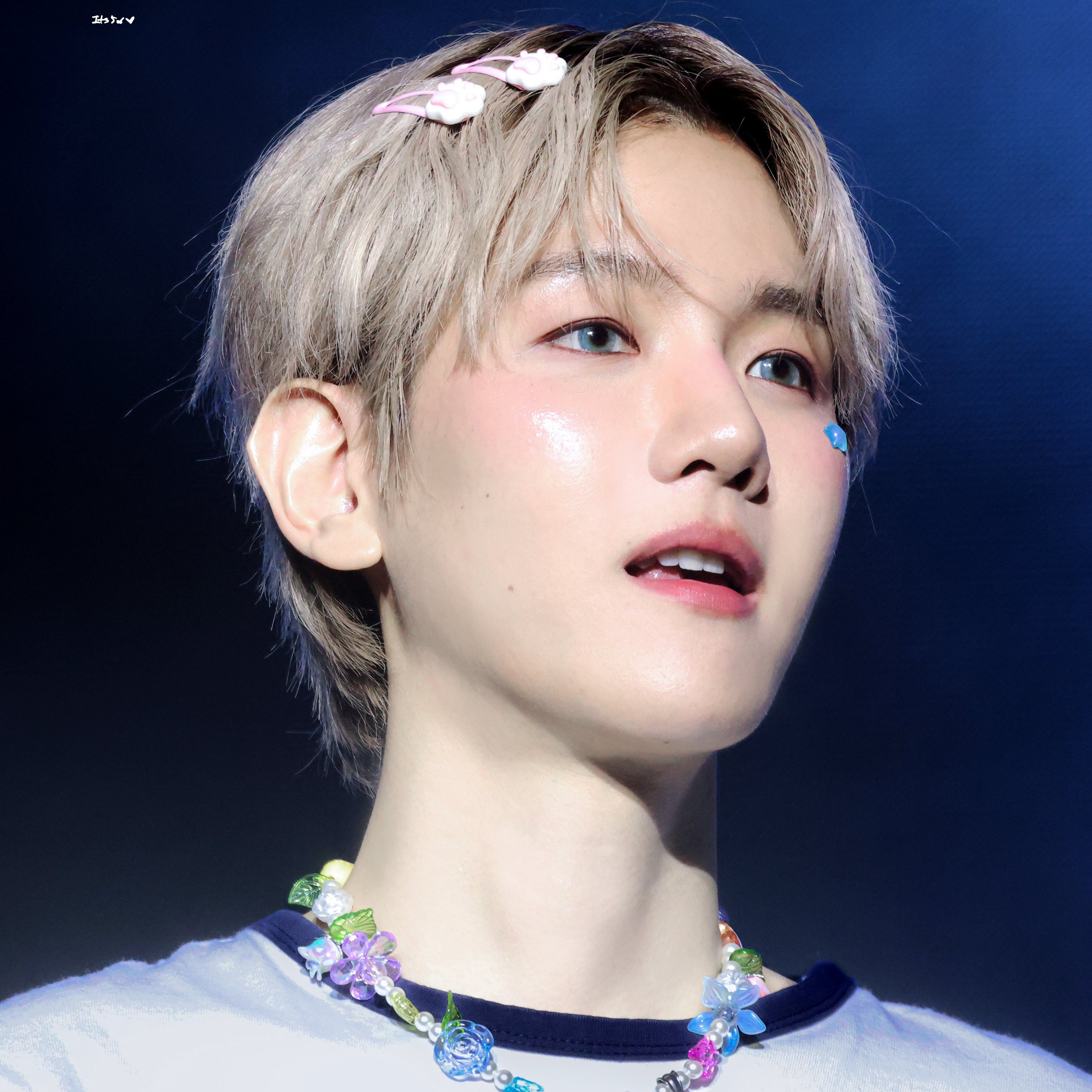 백현 (EXO)의 비하인드 컷