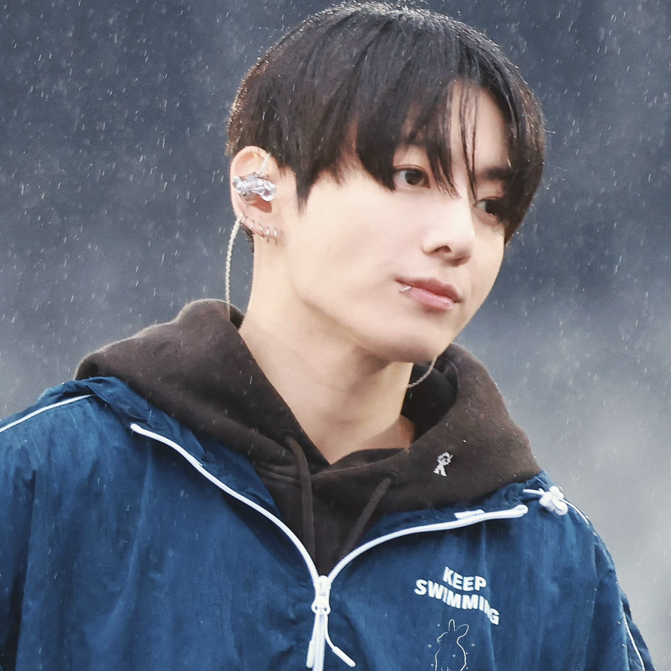Foto aktivitas terbaru Jungkook (BTS)