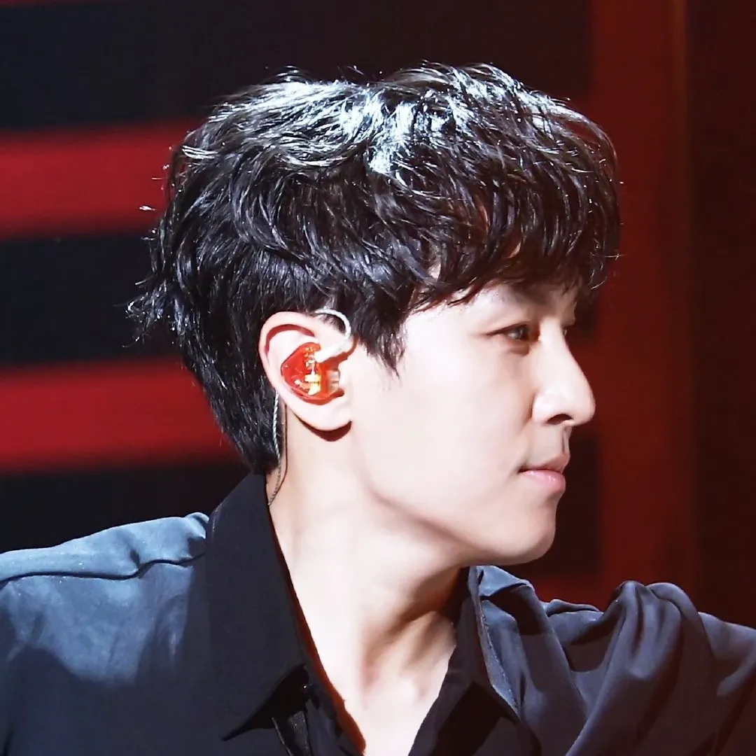 Behind-the-scenes cut of Kim Dongwan (SHINHWA)