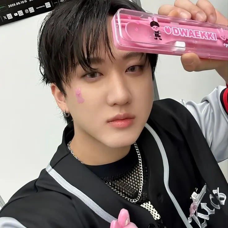 Behind-the-scenes cut of Changbin (Stray Kids)