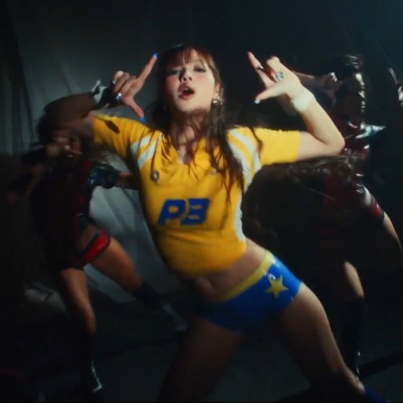Momen yang diabadikan oleh penggemar Lisa (BLACKPINK)
