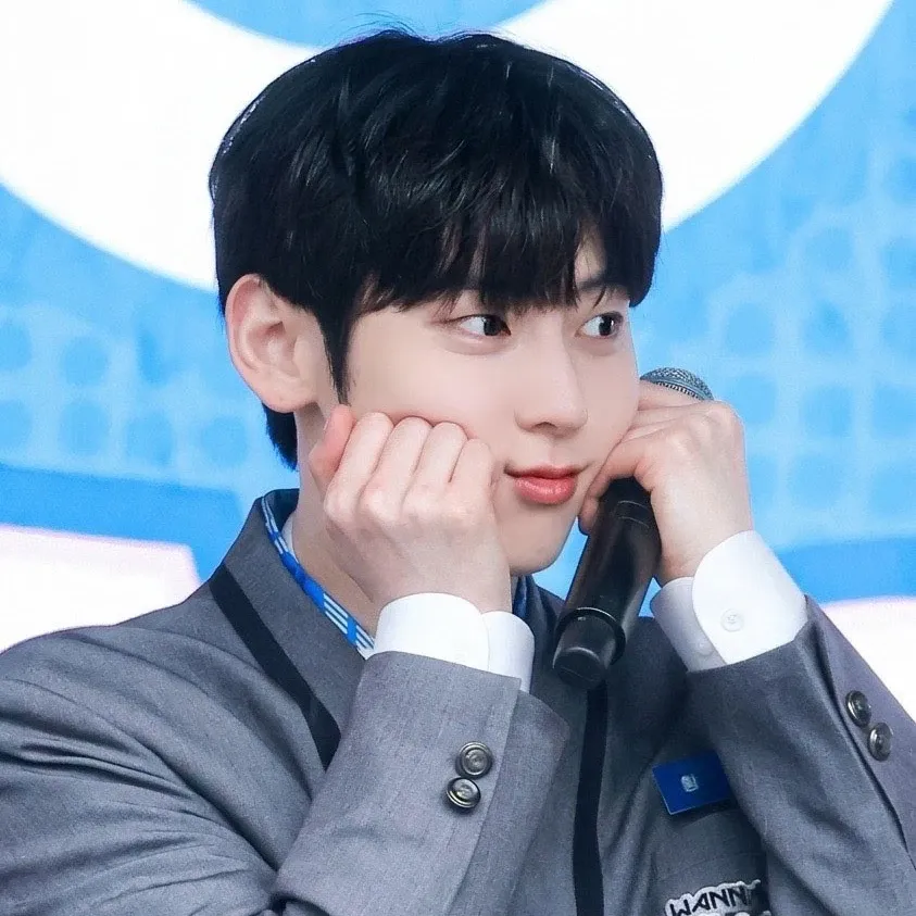 Recent activity shot of Hwang Minhyun