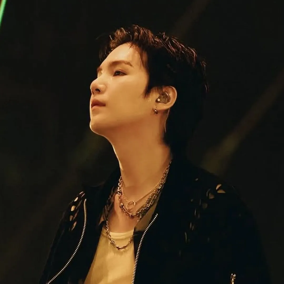 Foto aktivitas terbaru SUGA (BTS)