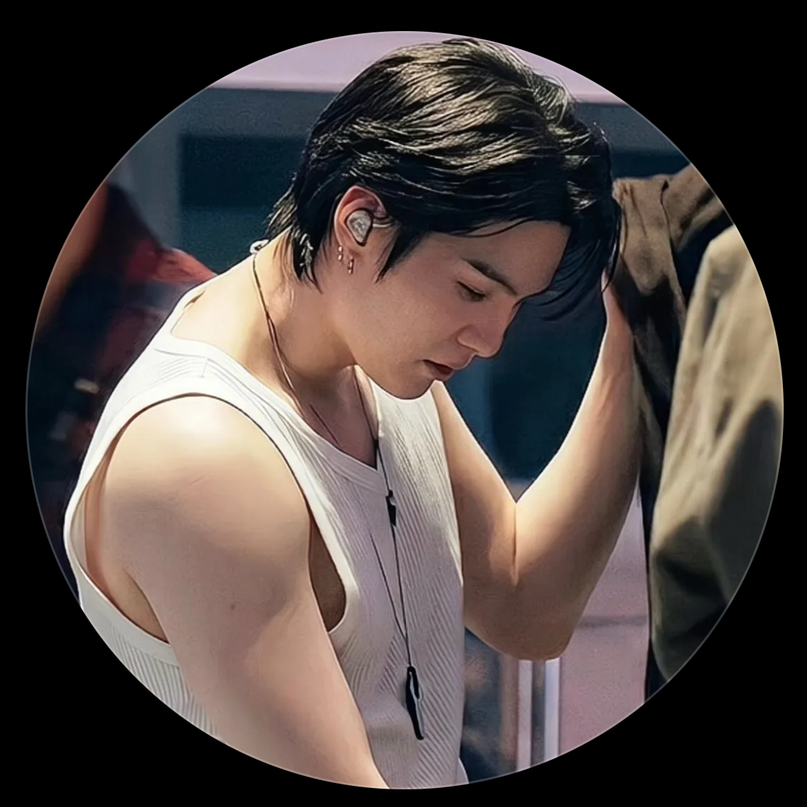Behind-the-scenes cut of BTS