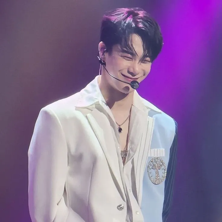 아스트로의 최신 사진