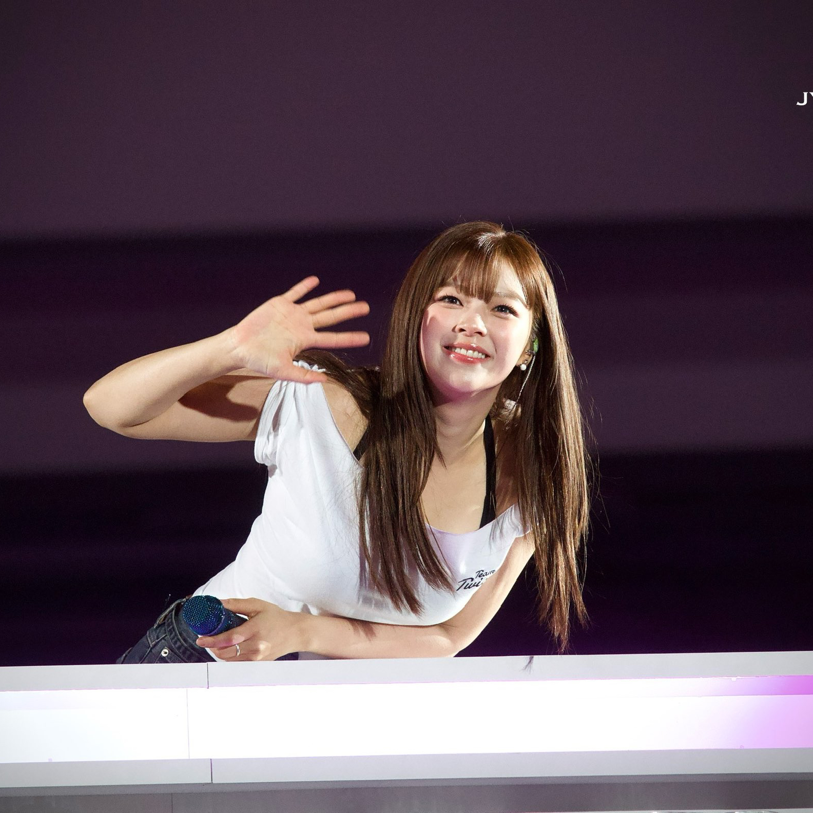 Behind-the-scenes cut of Jeongyeon (TWICE)