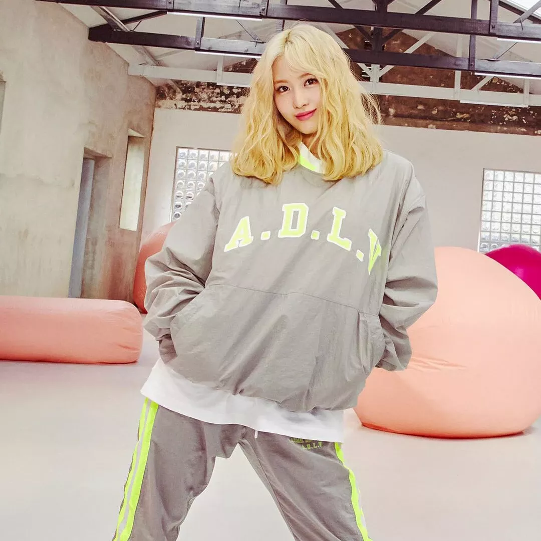 Momo (TWICE)粉絲拍下的瞬間