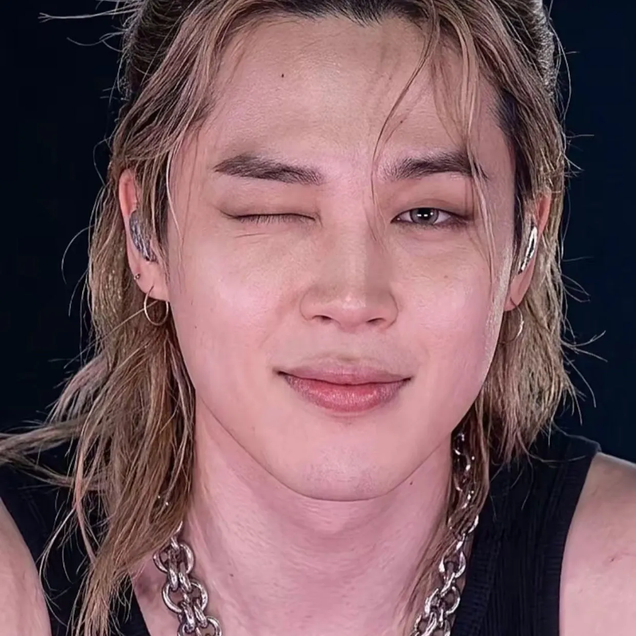 Behind-the-scenes cut of BTS