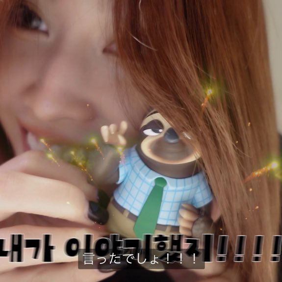 Foto aktivitas terbaru Momo (TWICE)