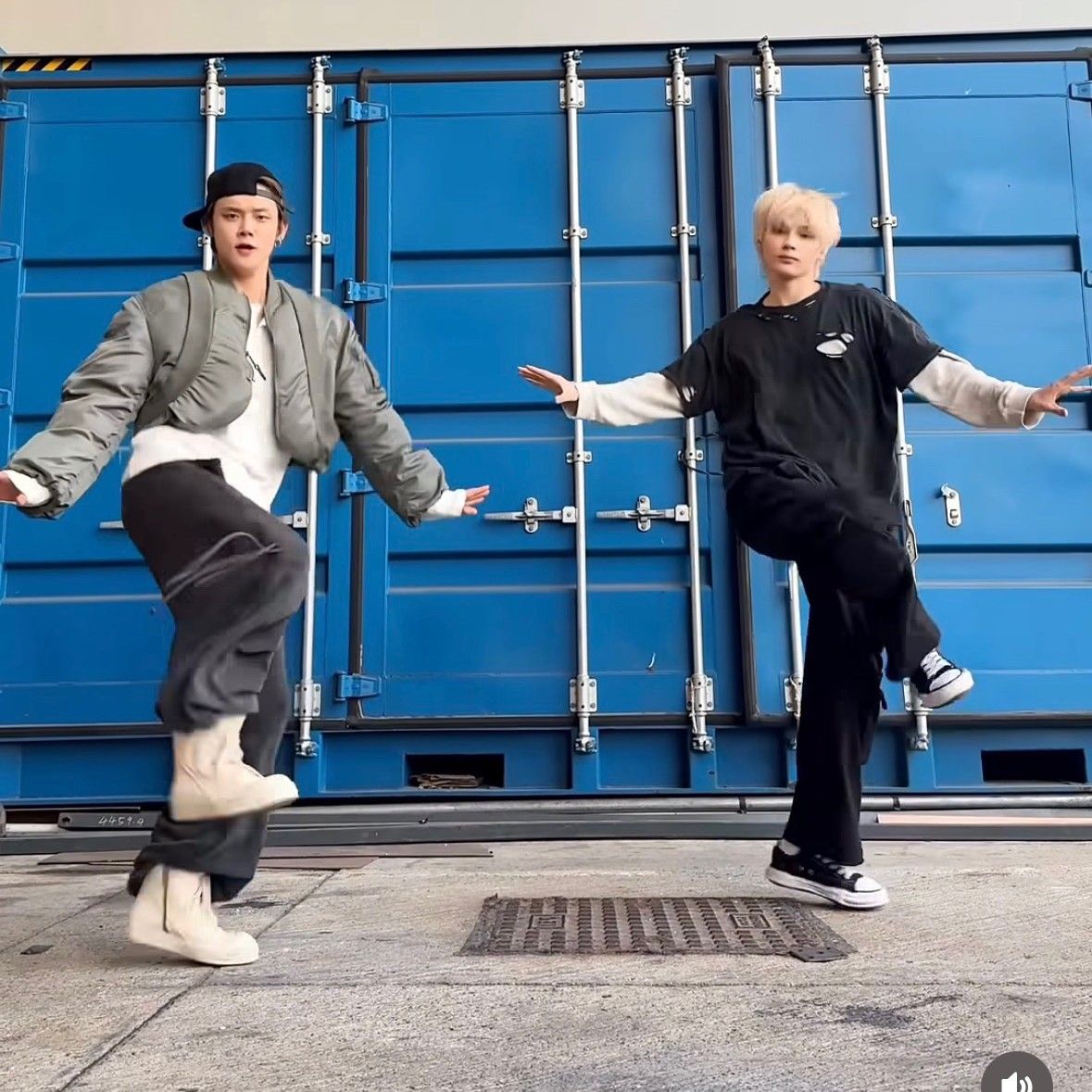 Momen yang diabadikan oleh penggemar TOMORROW X TOGETHER