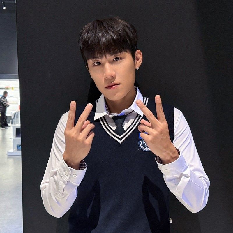 A moment captured by Park Woojin (AB6IX)'s fan