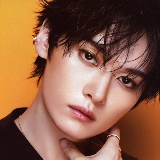 Latest photo of Lee Know (Stray Kids)