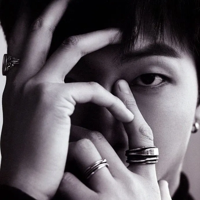 RM (防彈少年團)的最新照片