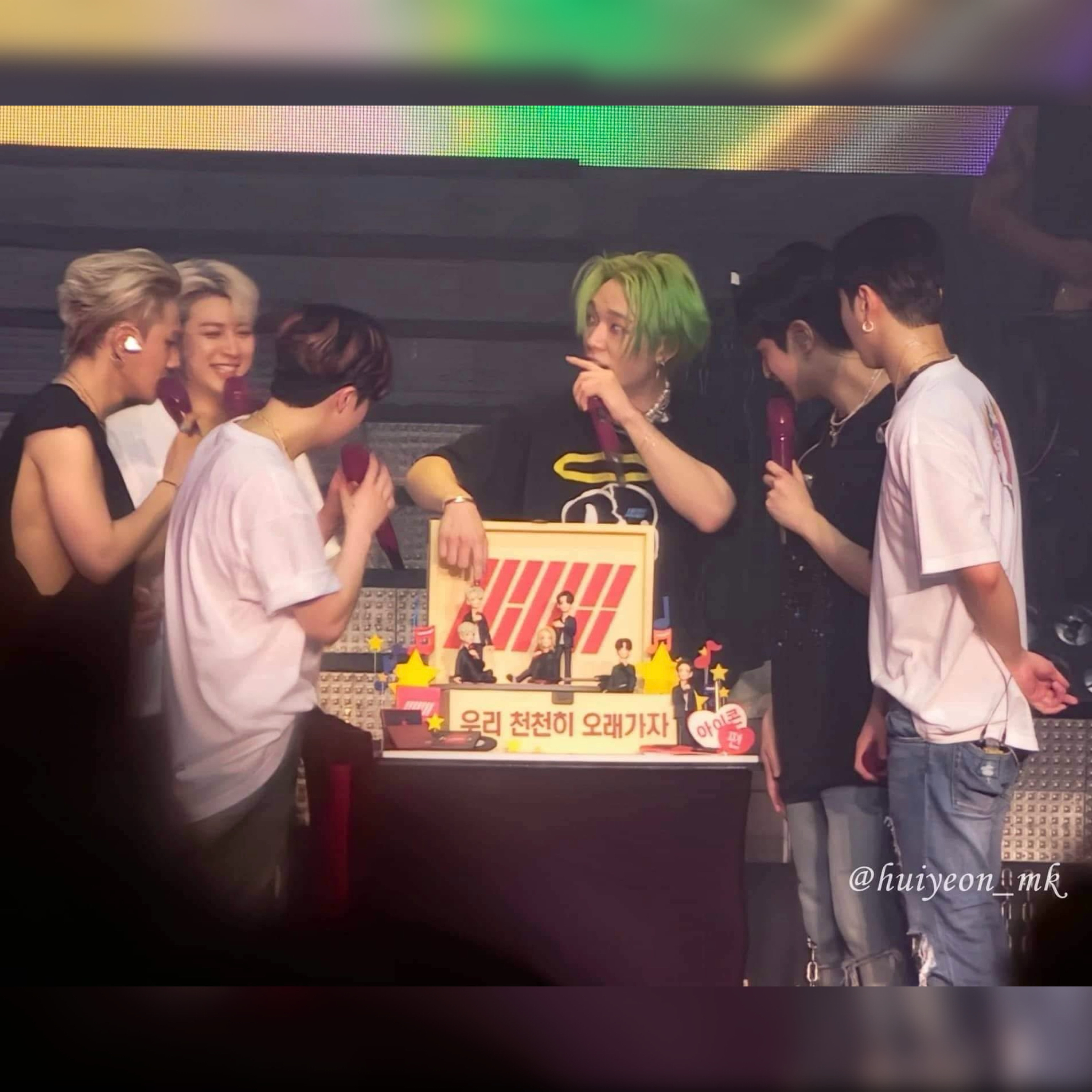 Behind-the-scenes cut of iKON