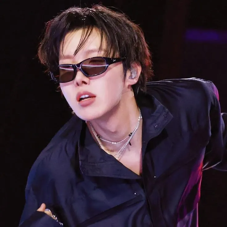 Foto terbaru j-hope (BTS)