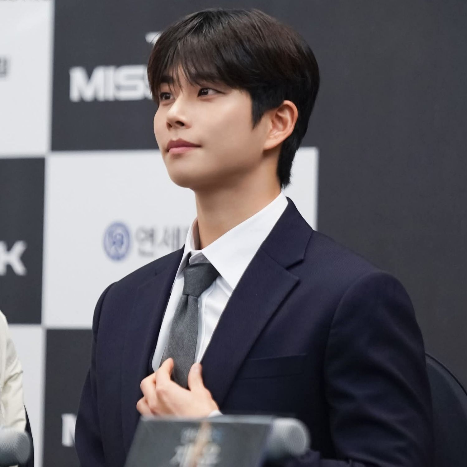 Latest photo of MJ (ASTRO)