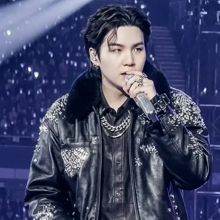 SUGA (防弹少年团)的最新活动照片