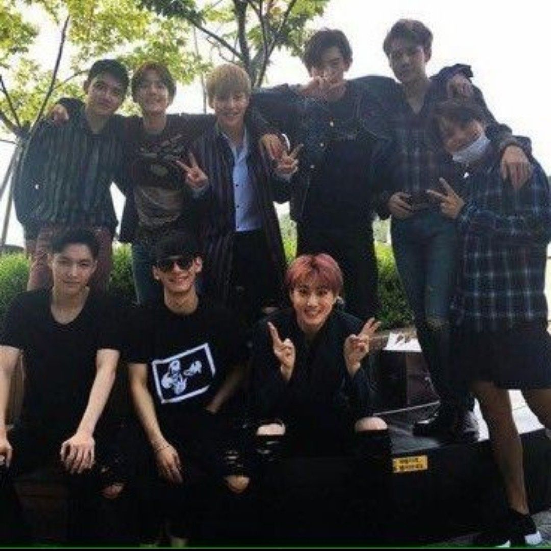 Potret di balik layar EXO
