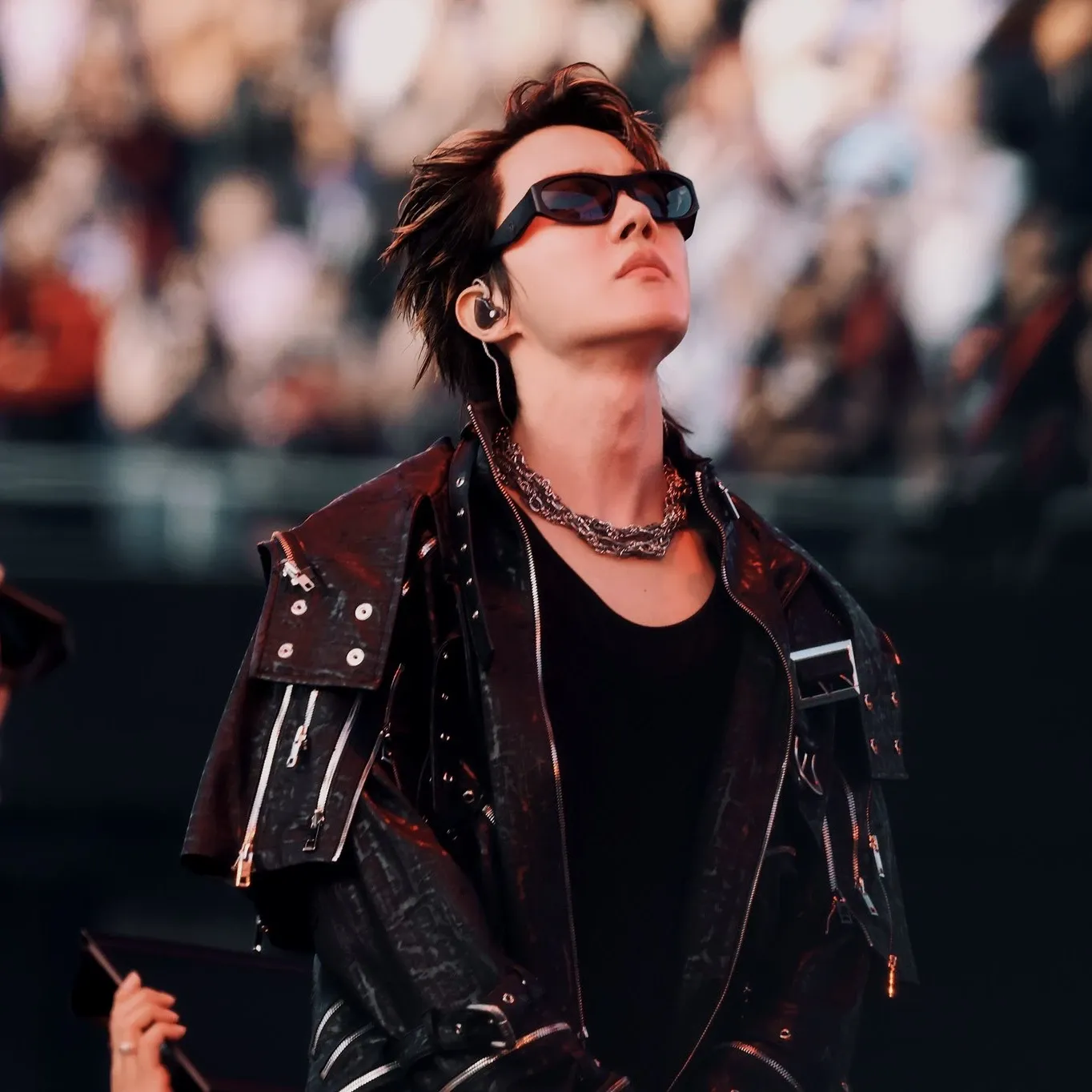 Foto terbaru j-hope (BTS)