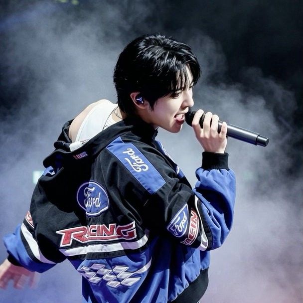 Recent activity shot of Chanyeol (EXO)