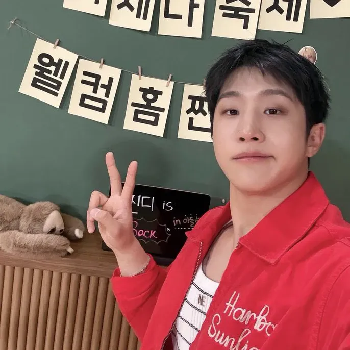 Latest photo of Jinjin (ASTRO)