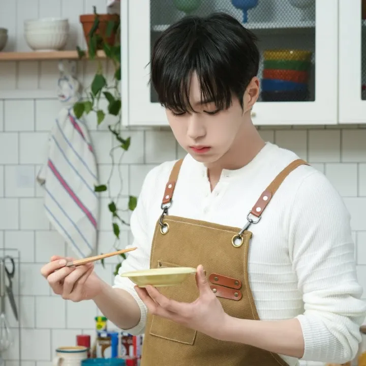 Behind-the-scenes cut of Kim Junseo (ALPHA DRIVE ONE)