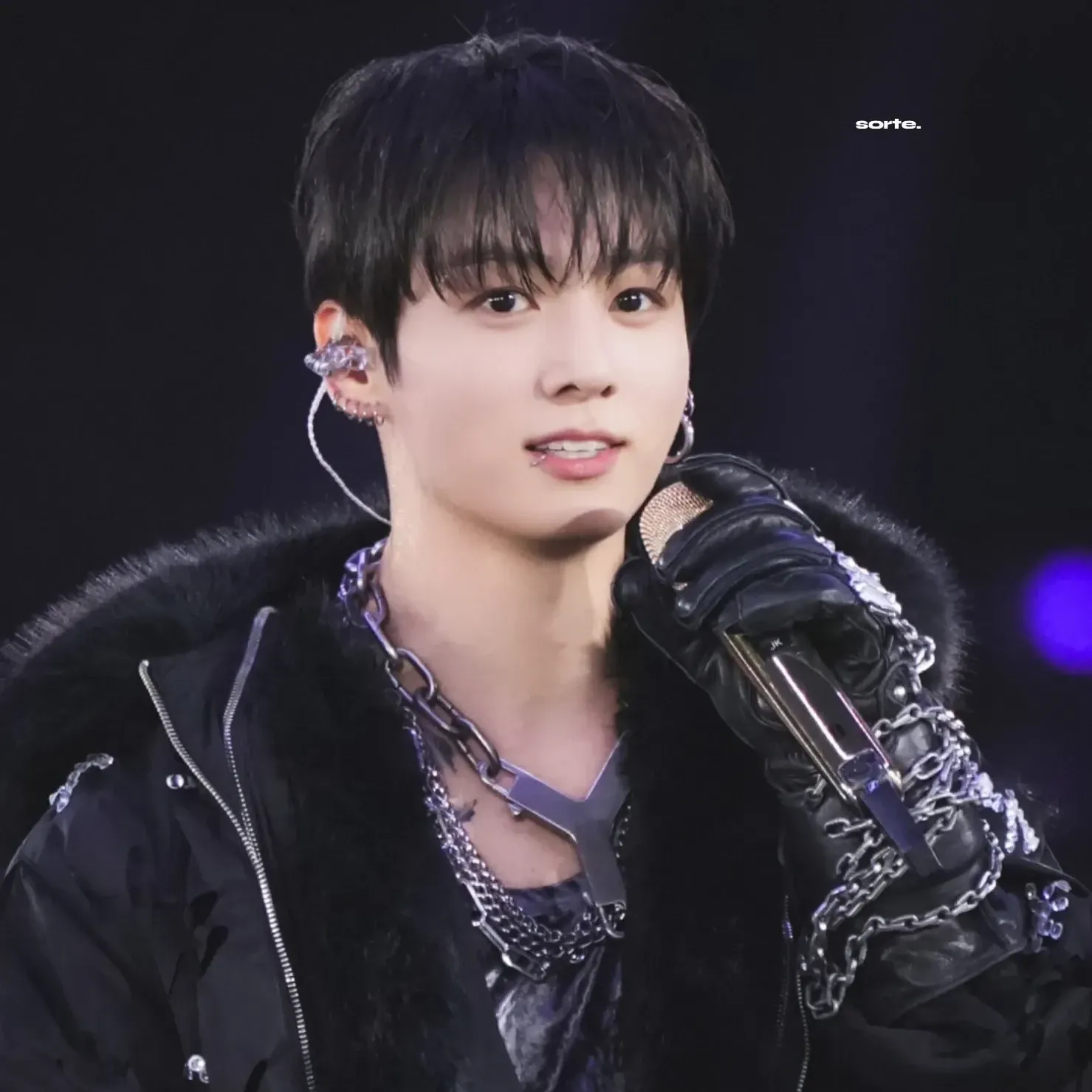 Foto aktivitas terbaru Jungkook (BTS)