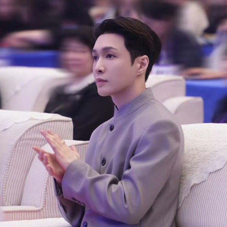 Potret di balik layar Lay (EXO)