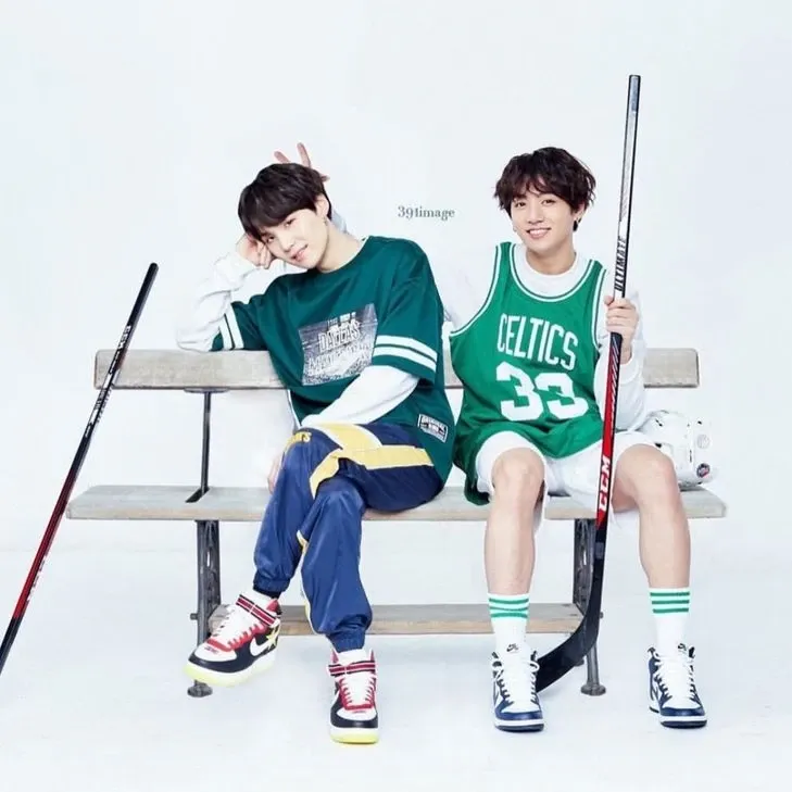 Foto aktivitas terbaru SUGA (BTS)