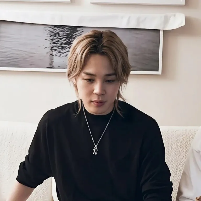 Foto aktivitas terbaru Jimin (BTS)