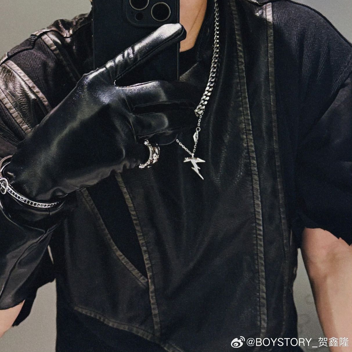 A moment captured by He Xinlong (ALPHA DRIVE ONE)'s fan