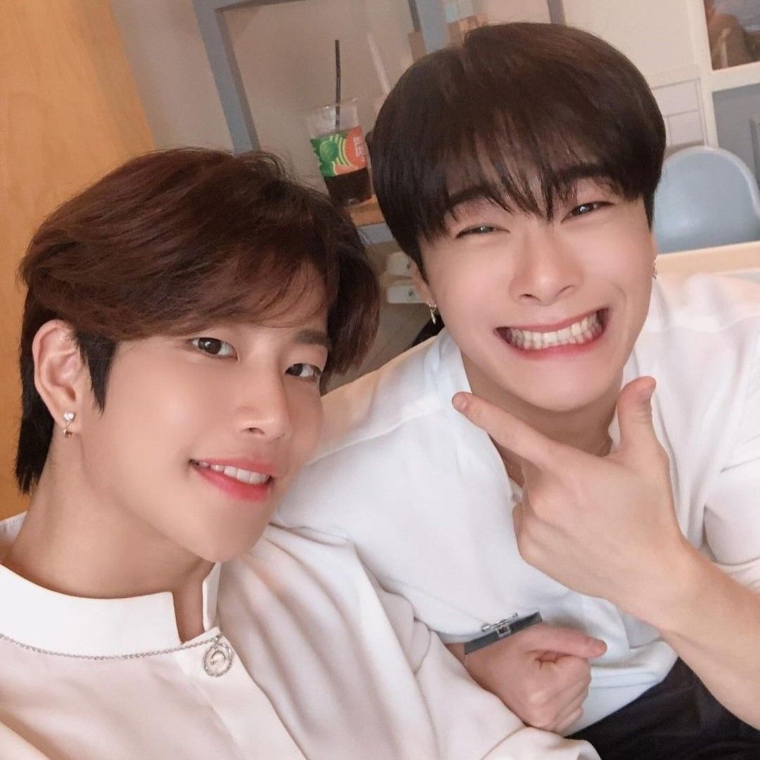 A moment captured by Moonbin (ASTRO)'s fan