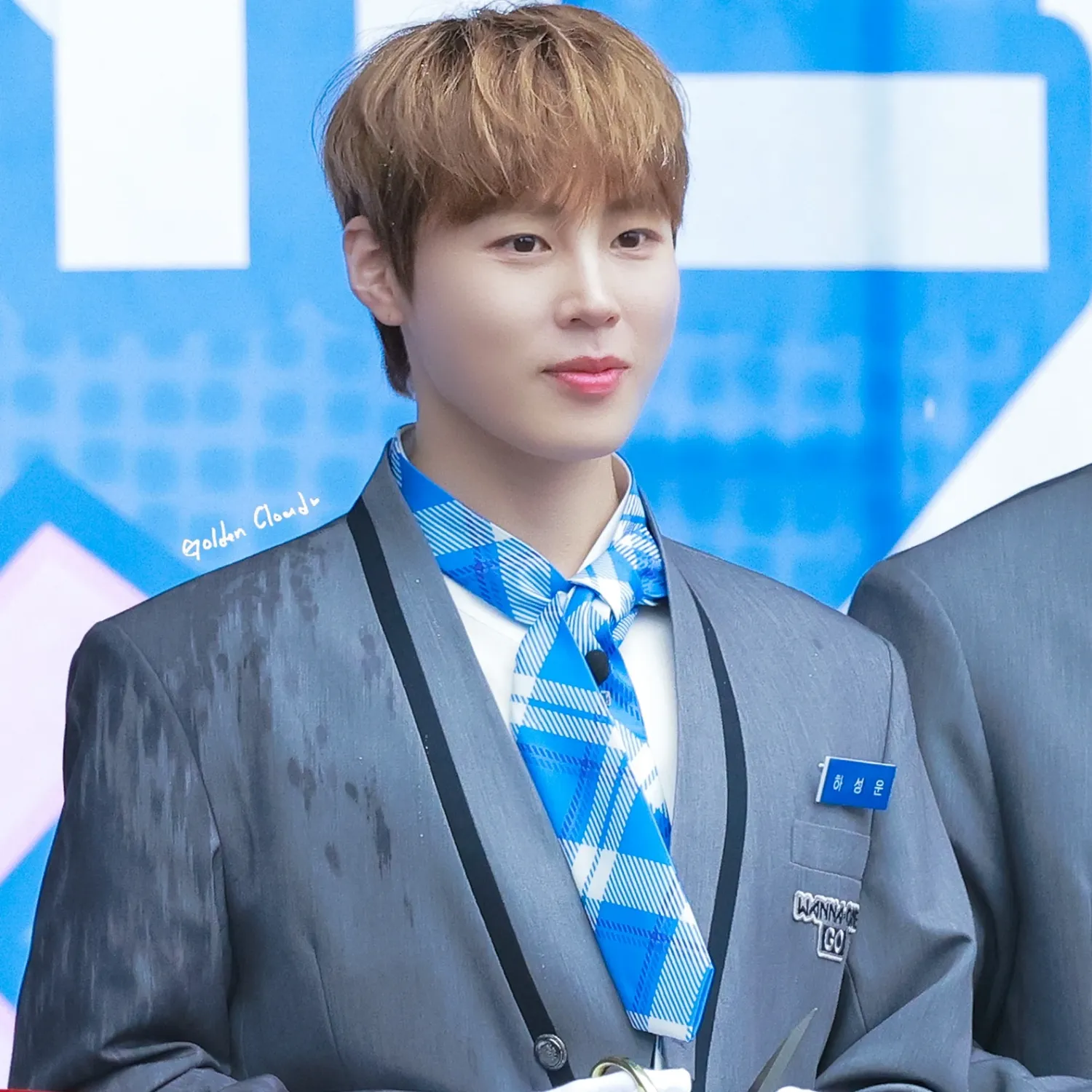 A moment captured by Ha Sungwoon's fan