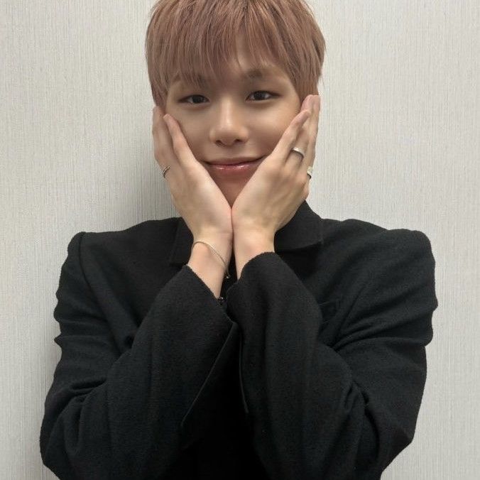 강다니엘의 비하인드 컷