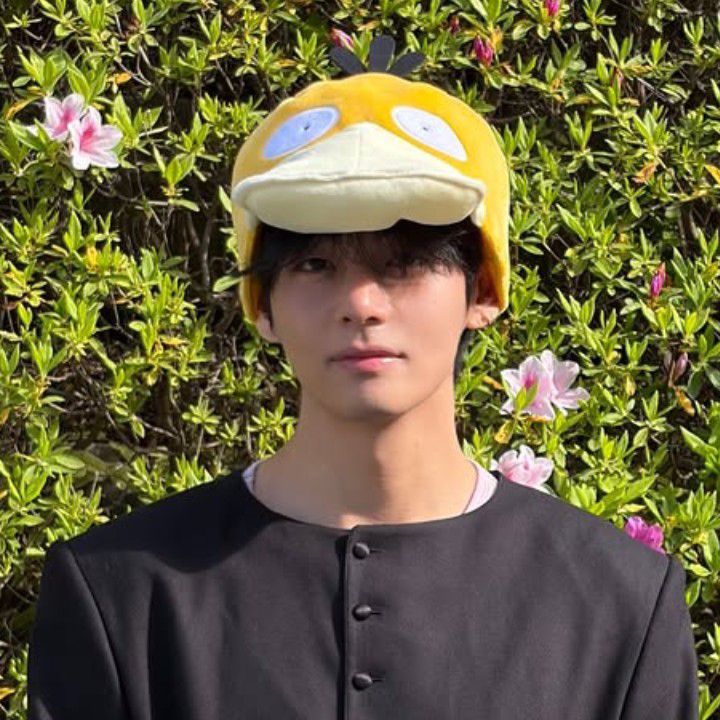 뷔 (방탄소년단)의 최신 사진