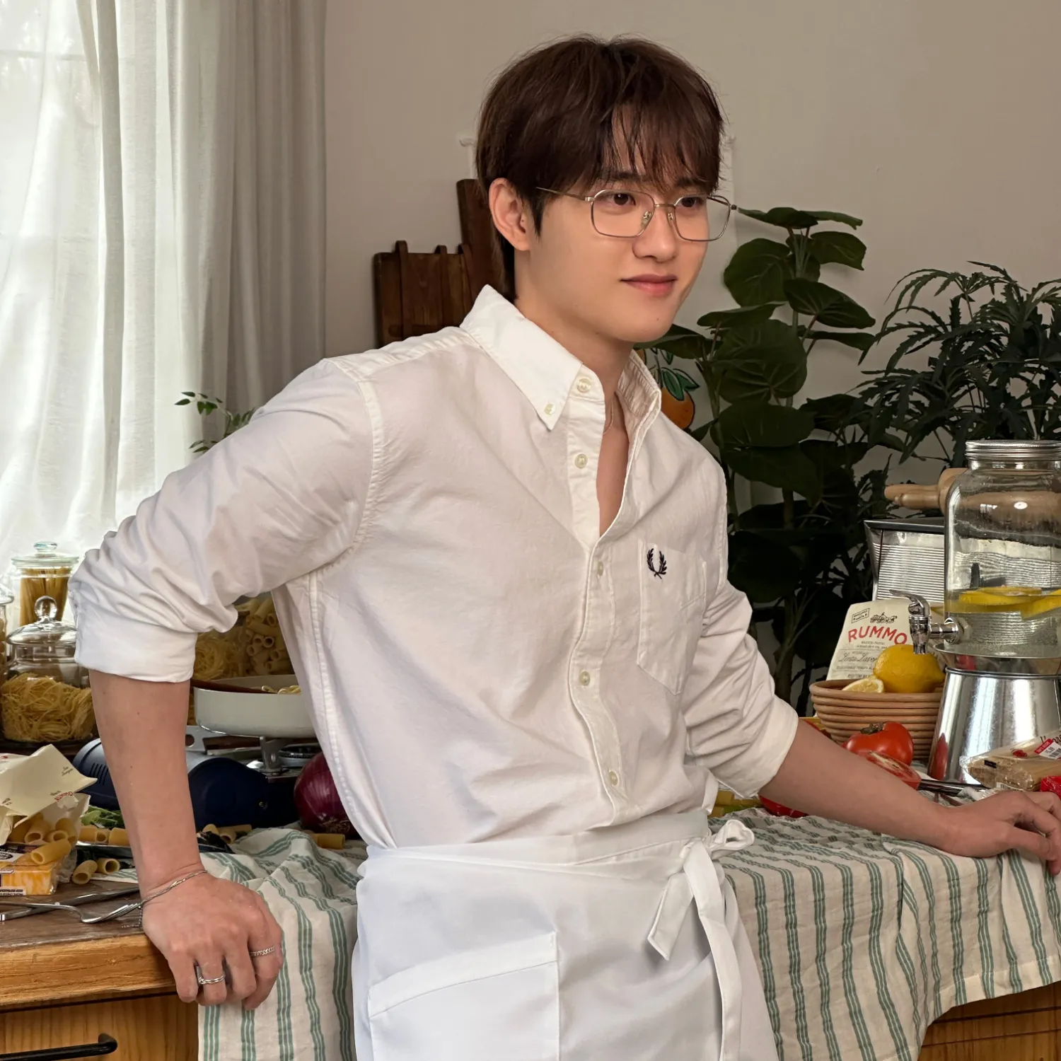 Behind-the-scenes cut of EXO