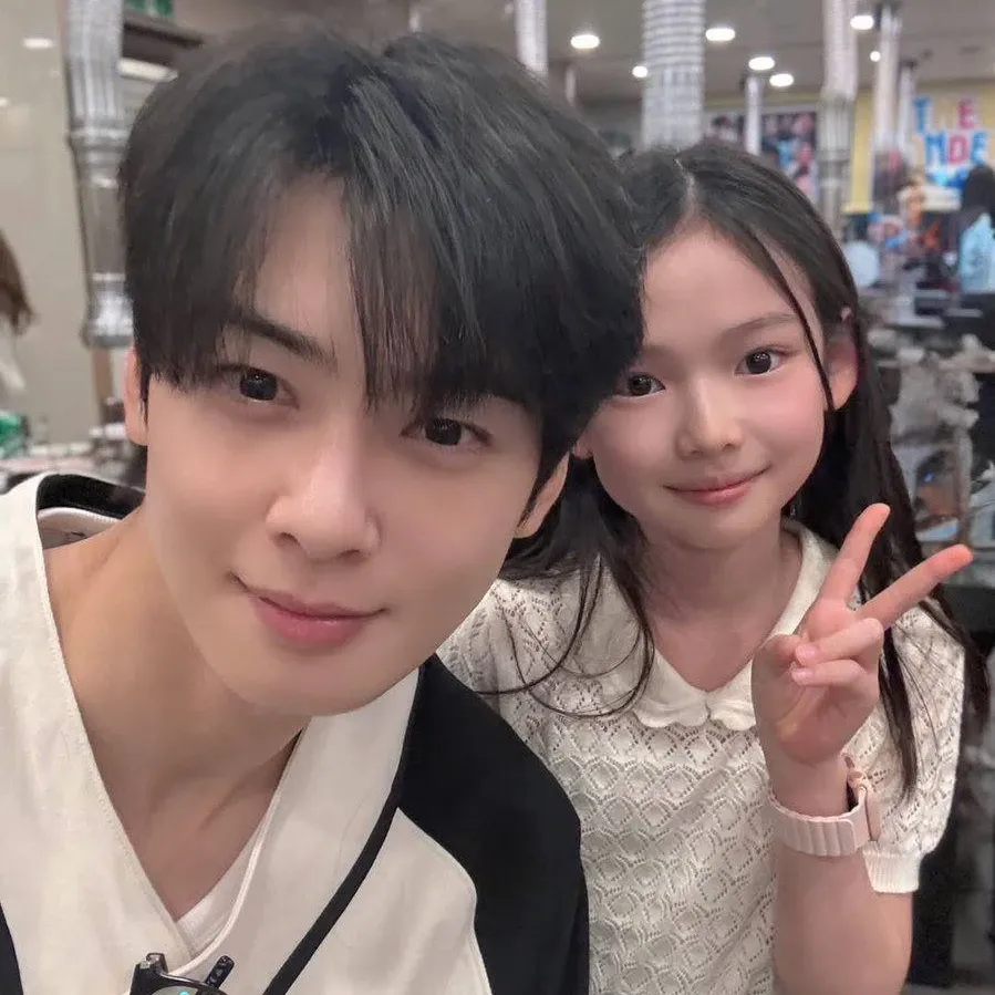 A moment captured by Eunwoo (ASTRO)'s fan