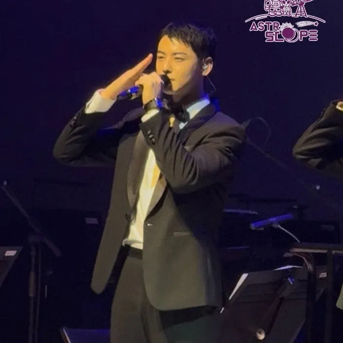 A moment captured by Eunwoo (ASTRO)'s fan