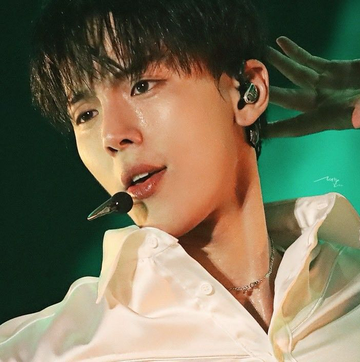 A moment captured by Shownu (MONSTA X)'s fan