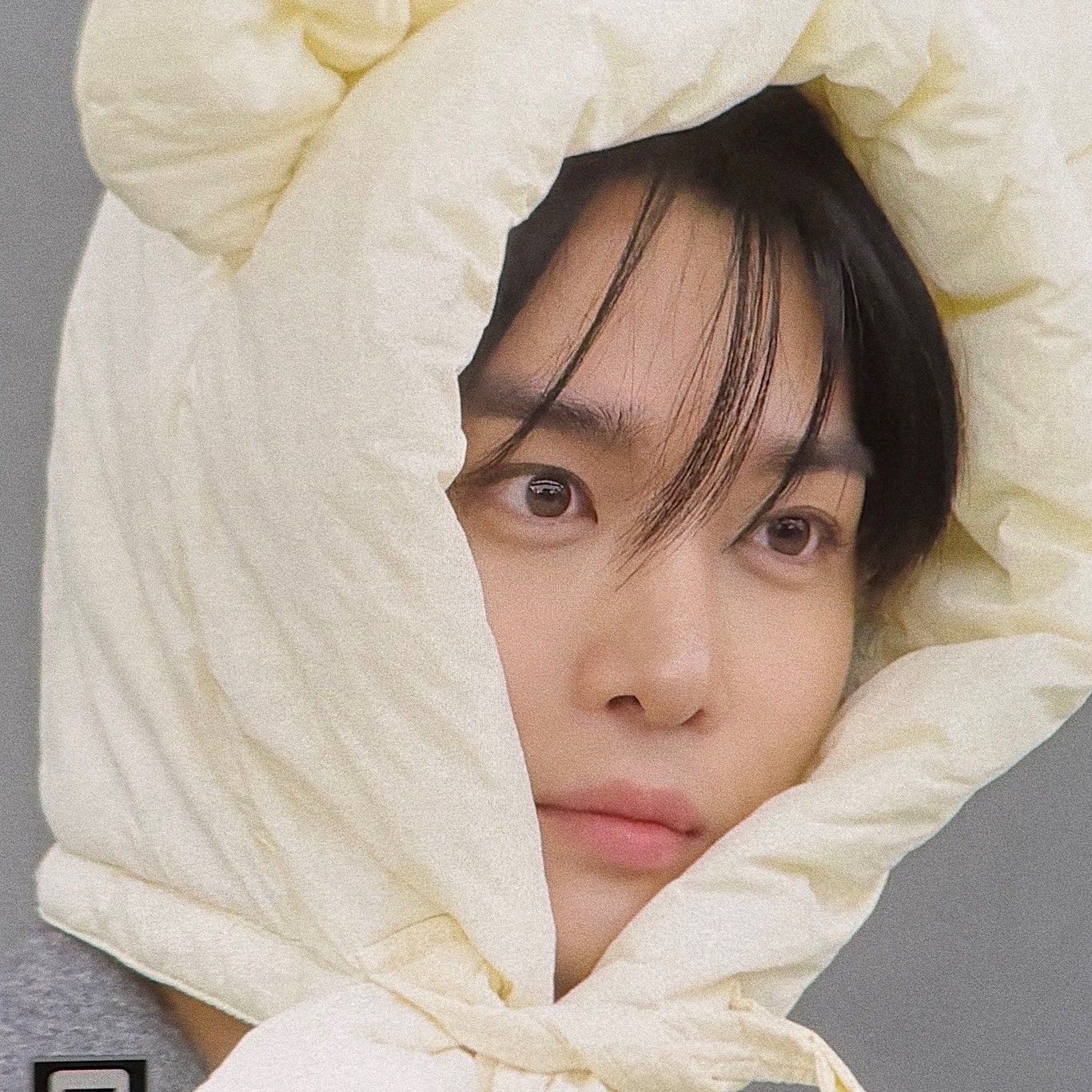 Behind-the-scenes cut of Bae Jinyoung