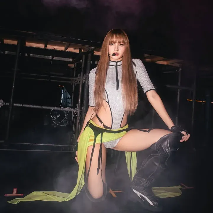 Foto aktivitas terbaru Lisa (BLACKPINK)