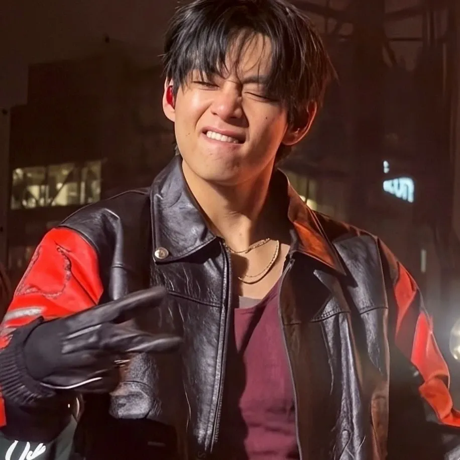 Behind-the-scenes cut of V (BTS)