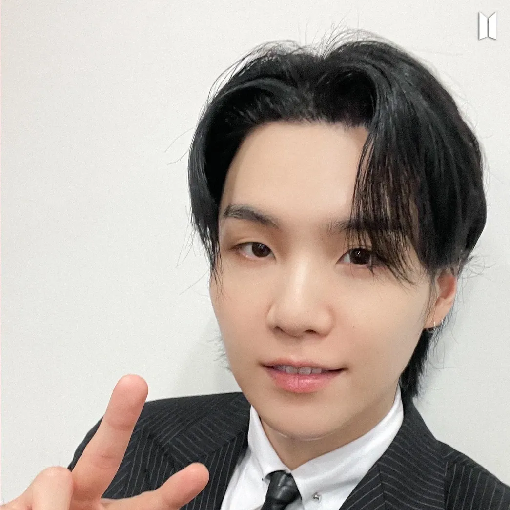 Foto aktivitas terbaru SUGA (BTS)